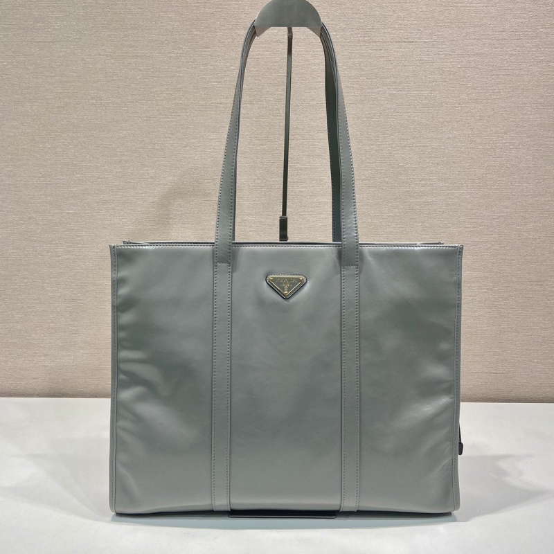 Pra*a tote bags